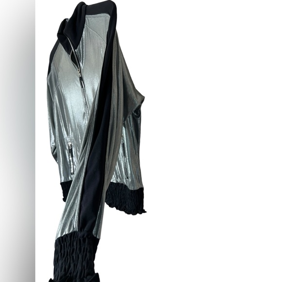 💥2/$15 BNW Weekend metallic silver bomber style light jacket black trim sz 16 - Picture 7 of 12